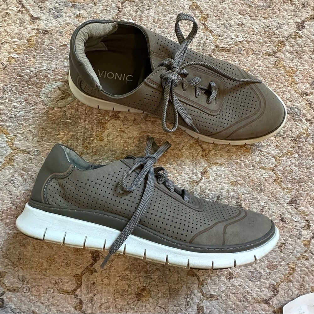 Vionic Women's Fresh Riley Walking Shoes